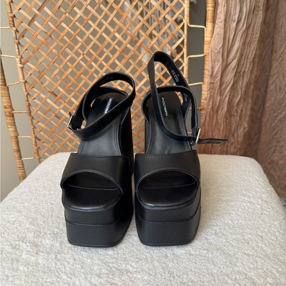 Windsor Smith Black Platform Sandals - Picture 2 of 14